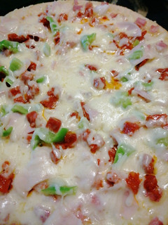 Una foto de Pizza altus sin bacon al microondas