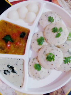 A picture of Idli Sambhar And Chutney.