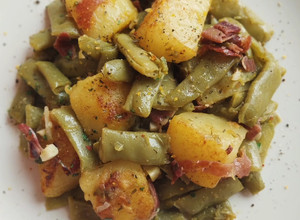 Foto principal de Judías verdes salteadas con patatas especiadas y jamón