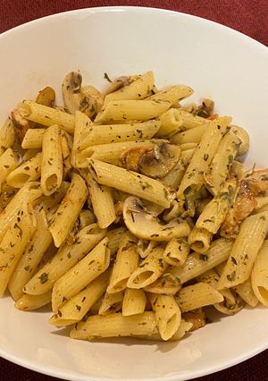 A picture of Mushroom penne pasta.