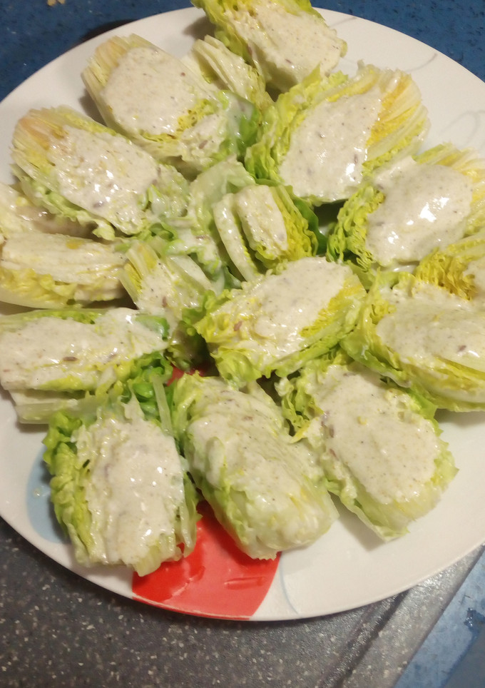 Una foto de Cogollos con salsa de yogurt