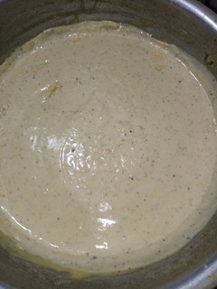 A picture of Cheesy white sauce.