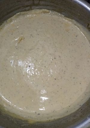 A picture of Cheesy white sauce.
