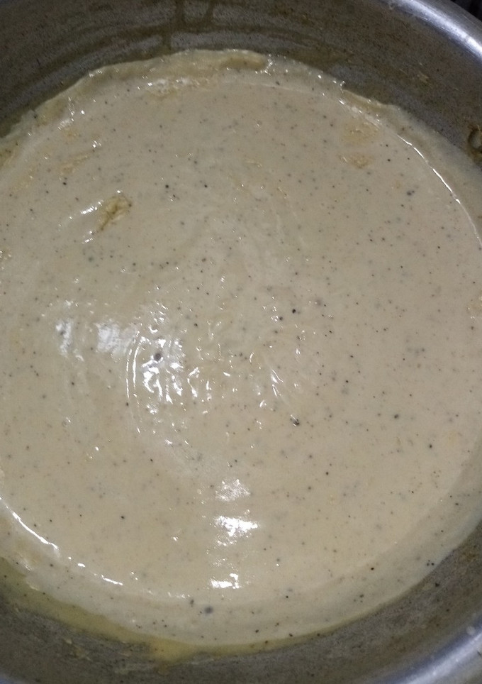 A picture of Cheesy white sauce.