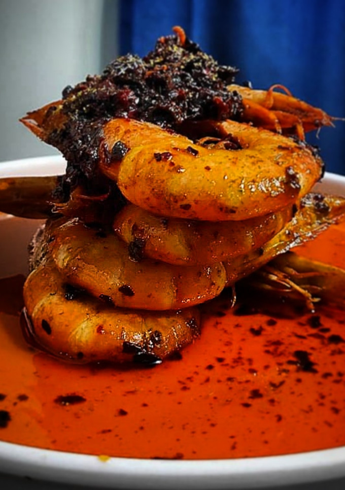 Una foto de Camarón en salsa de chiles secos