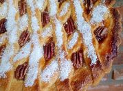 Una foto de pastafrola de durazno