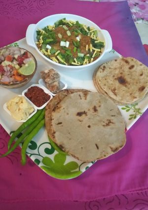 A picture of Baigan Bharta With Bajra no Rotla.
