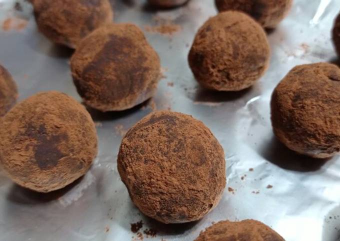 Passi a Preparare Fatto in casa Tartufini al cuore di castagna