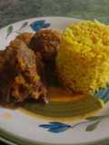 Arroz con cúrcuma y carne a la cacerola
