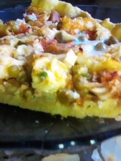 Una foto de Tarta de pollo y verduras 🐥🌶️🫛con masa de maíz🌽