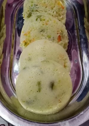 A picture of Veg idli.