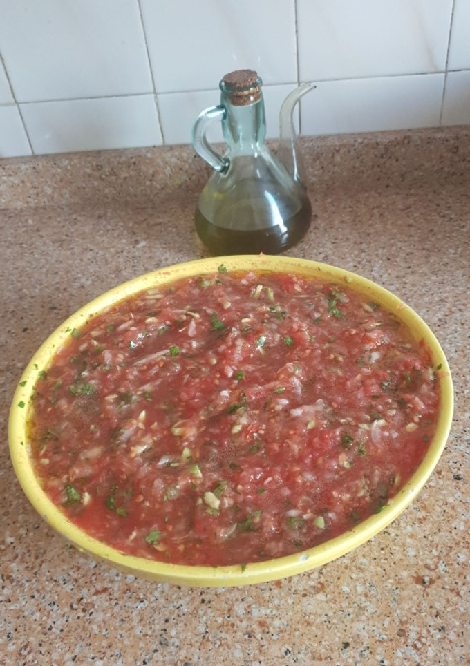 Una foto de Ensalada fresca de cilantro y aguacate