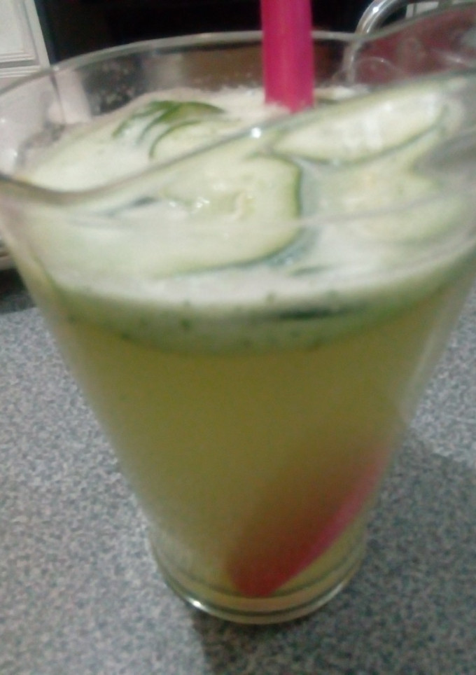 Una foto de Agua de pepino