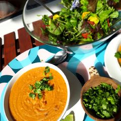 A picture of Spicy red lentil soup with onion and coriander.