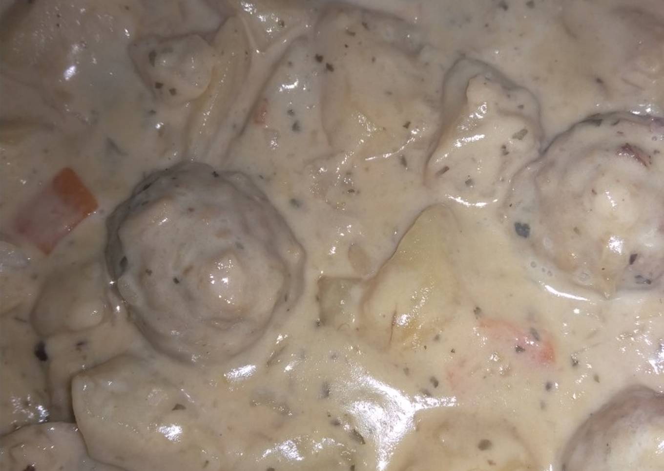 Alb贸ndigas veganas con salsa de vino blanco 馃