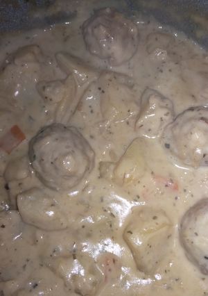 Una foto de Albóndigas veganas con salsa de vino blanco 🥂