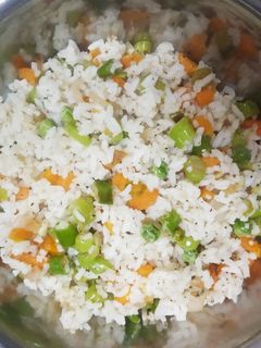 வெஜ் பிரைட் ரைஸ்(veg fried rice recipe in tamil) செய்முறை முக்கிய புகைப்படம்