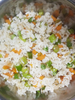 வெஜ் பிரைட் ரைஸ்(veg fried rice recipe in tamil) செய்முறை முக்கிய புகைப்படம்