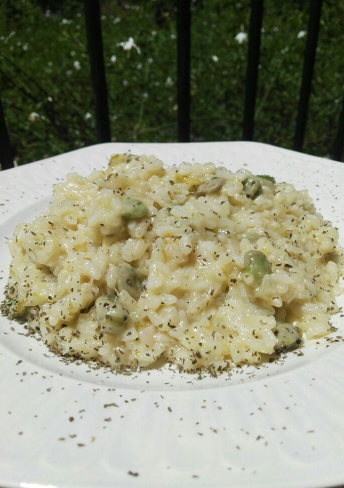 Una foto de Risotto de habas y espárragos