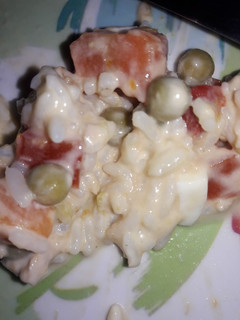 Una foto de Ensalada multicolor de arroz con atún