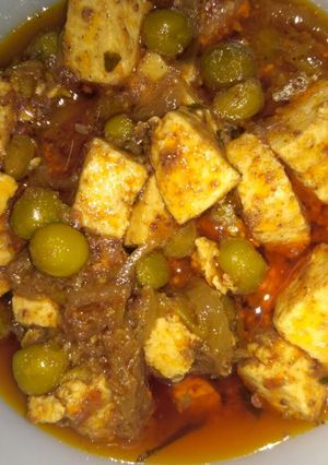 A picture of Matar paneer.