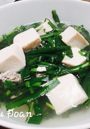 Hình của món Canh hẹ đậu hủ non nấu thịt nạc.