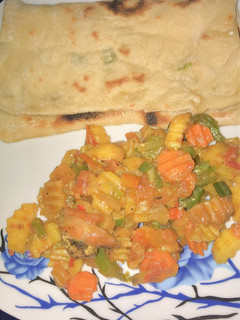 A picture of Naan bread and sauce.