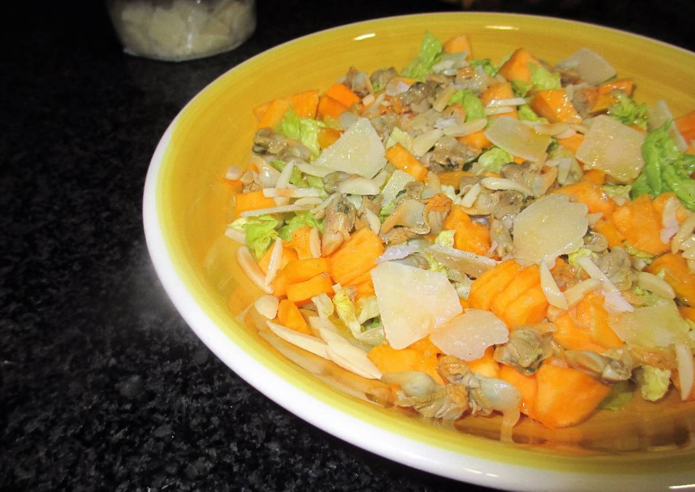 Cogollos de Tudela con calabaza, berberechos y parmesano