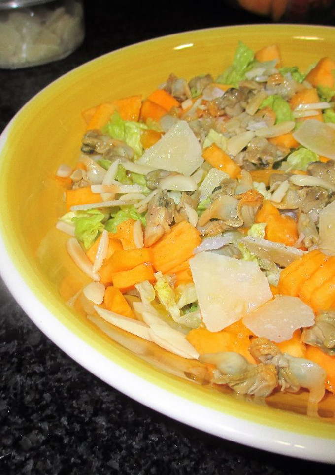 Una foto de Cogollos de Tudela con calabaza, berberechos y parmesano