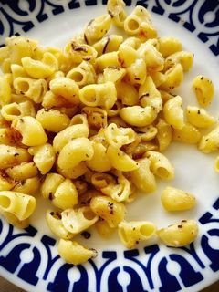 Una foto de Pasta con trufa negra y queso pecorino