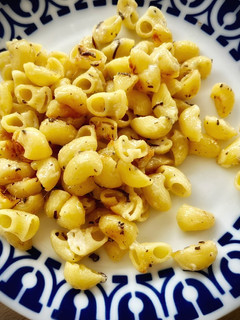Una foto de Pasta con trufa negra y queso pecorino