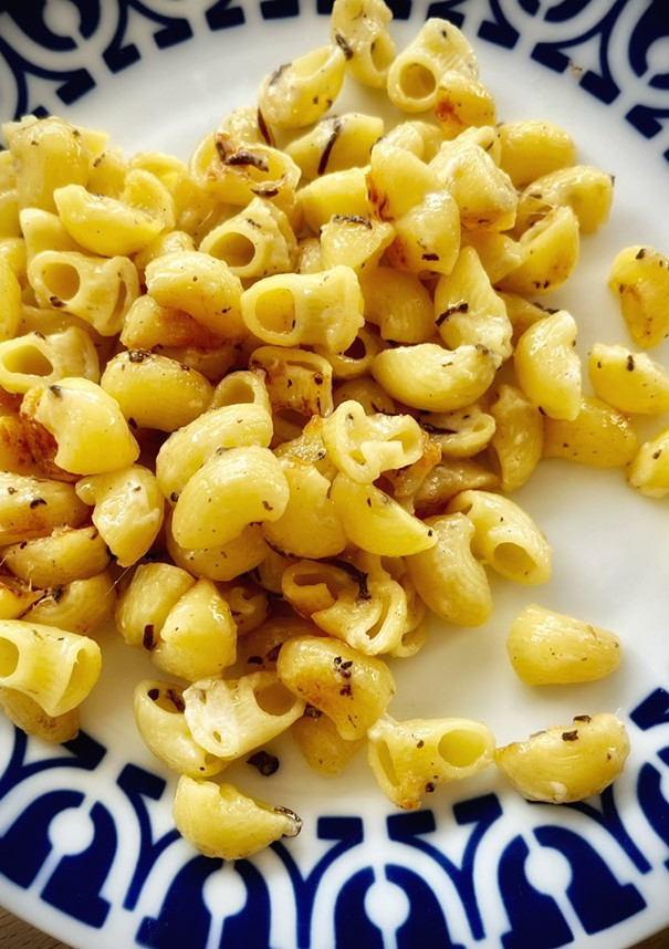 Una foto de Pasta con trufa negra y queso pecorino