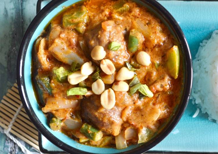 Recipe of Homemade Chicken Meatball Satay Curry