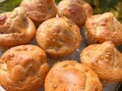 Une photo de gâteau aux pommes avec maïzena