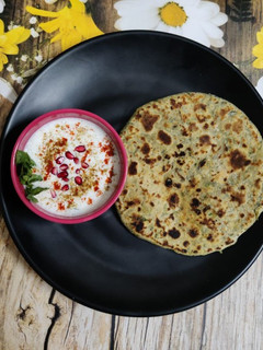 મટર મેથી પરાઠા (Matar Methi Paratha Recipe In Gujarati) રેસીપી મુખ્ય ફોટો