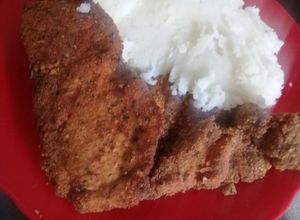 Una foto de Milanesa de pollo crocante con zatar