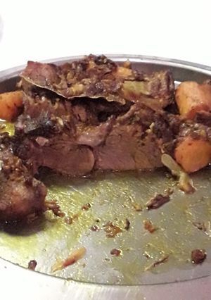Hình của món Gân bò nướng áp chảo.