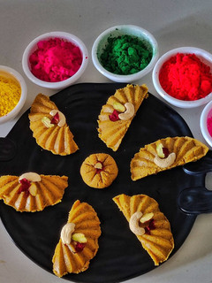 ओट्स ठंडाई गुजिया (Oats Thandai Gujiya recipe in Hindi) रेसिपी मुख्य फोटो
