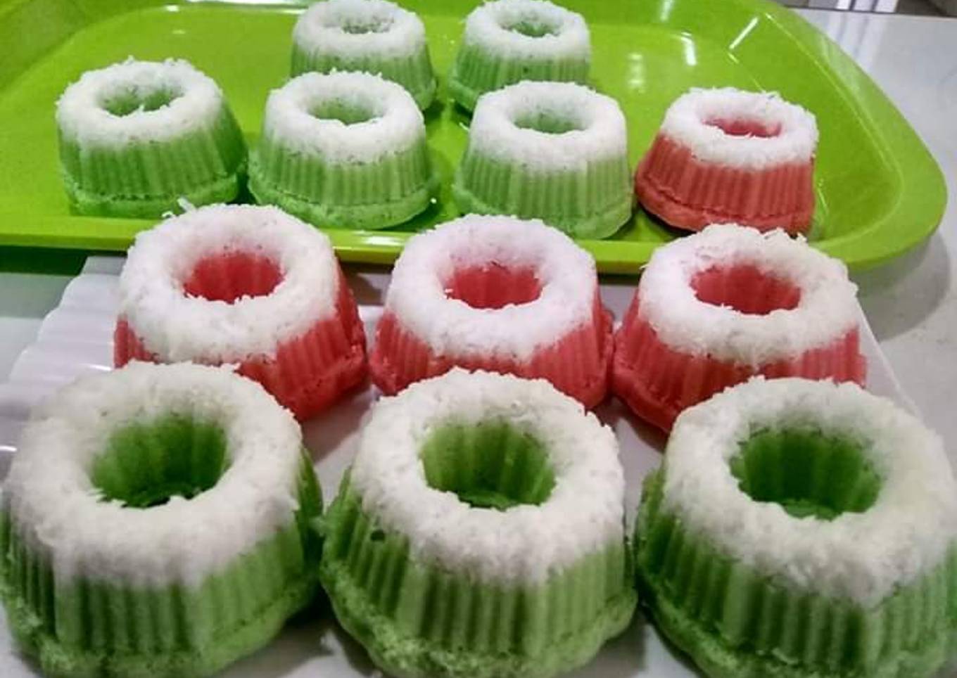 22. Kue Putu Ayu Super Lembut Enak Pake Banget