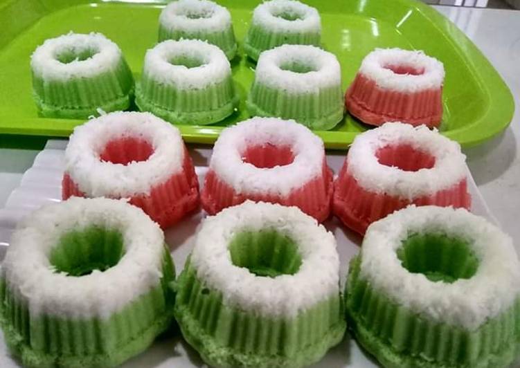 22. Kue Putu Ayu Super Lembut Enak Pake Banget