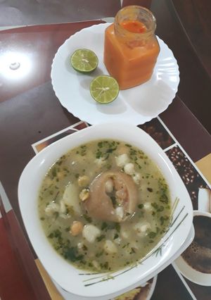 Una foto de Caldo de patas de res