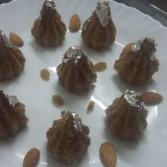 A picture of Maida gud modak.