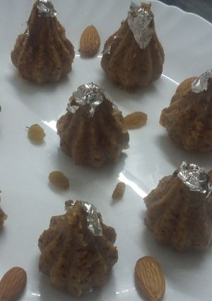 A picture of Maida gud modak.