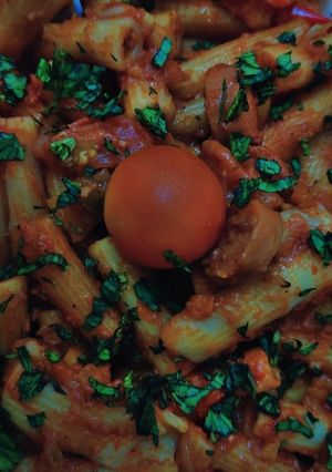صورة لوصفة معكرونة بالبندورة 🍝 مع الدجاج المشوي 🍗