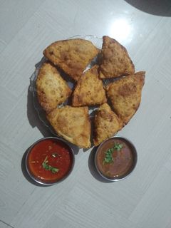 આલુ સમોસા(aalu samosa recipe in gujarati) રેસીપી મુખ્ય ફોટો