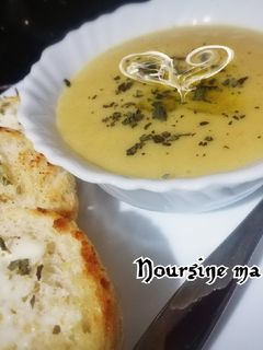 صورة لوصفة حساء الخضار بنكهة الزعتر والخبز المحمص