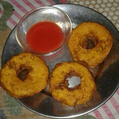 A picture of Aalu bread donuts.