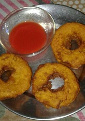 A picture of Aalu bread donuts.