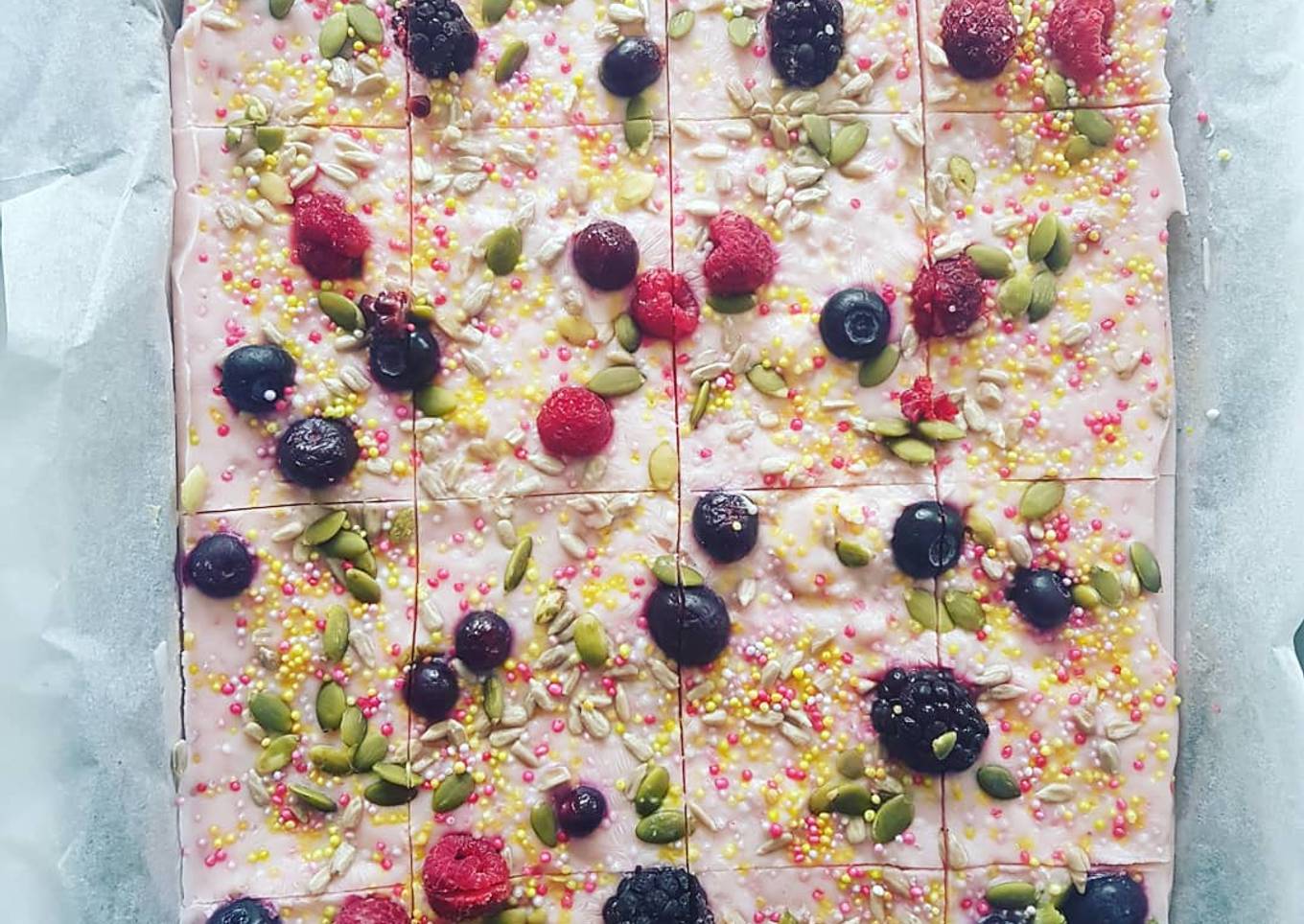 Strawberry Yoghurt bark