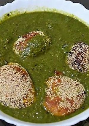 A picture of Paneer veggies kofta with spinach gravy recipe.